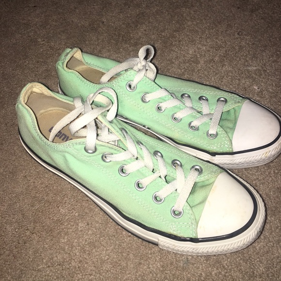 Converses - Picture 3 of 5